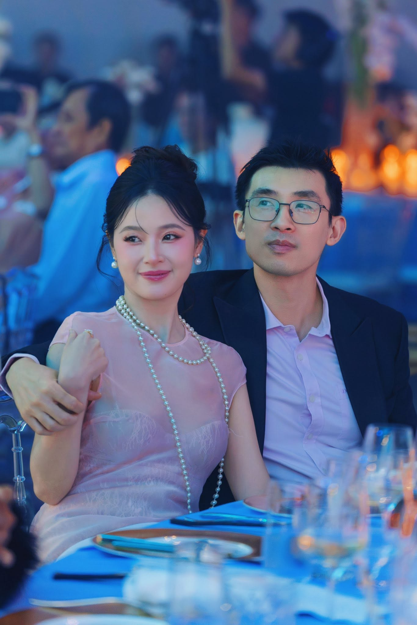 Con trai Chủ tịch nổi tiếng dùng “thuật ẩn thân” để yêu mỹ nhân showbiz: Lấy vợ mới lộ mặt, cưới xong thay đổi 180 độ - Ảnh 6.