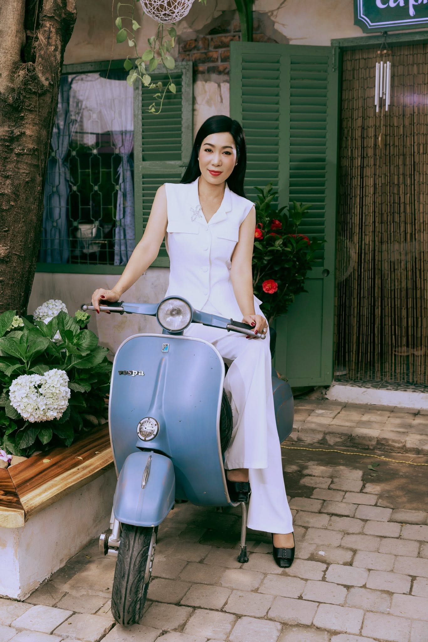 Nhan sắc nữ NSND vừa lên chức chủ tịch, được đại gia yêu say đắm suốt 25 năm- Ảnh 2.