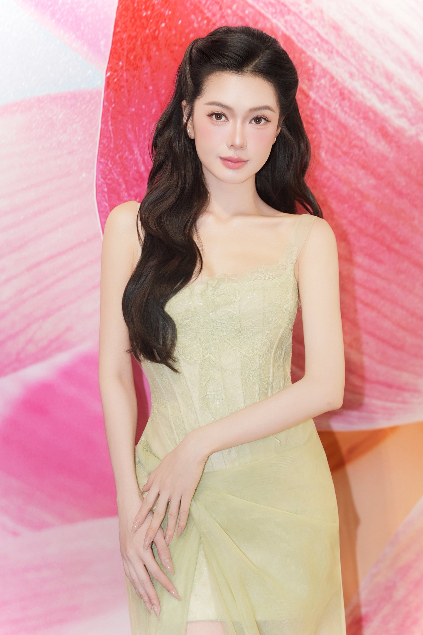 Yên Đan lộ ảnh nắm tay tình tứ với bố đơn thân nổi tiếng showbiz, hơn nhau cả con giáp - Ảnh 10.