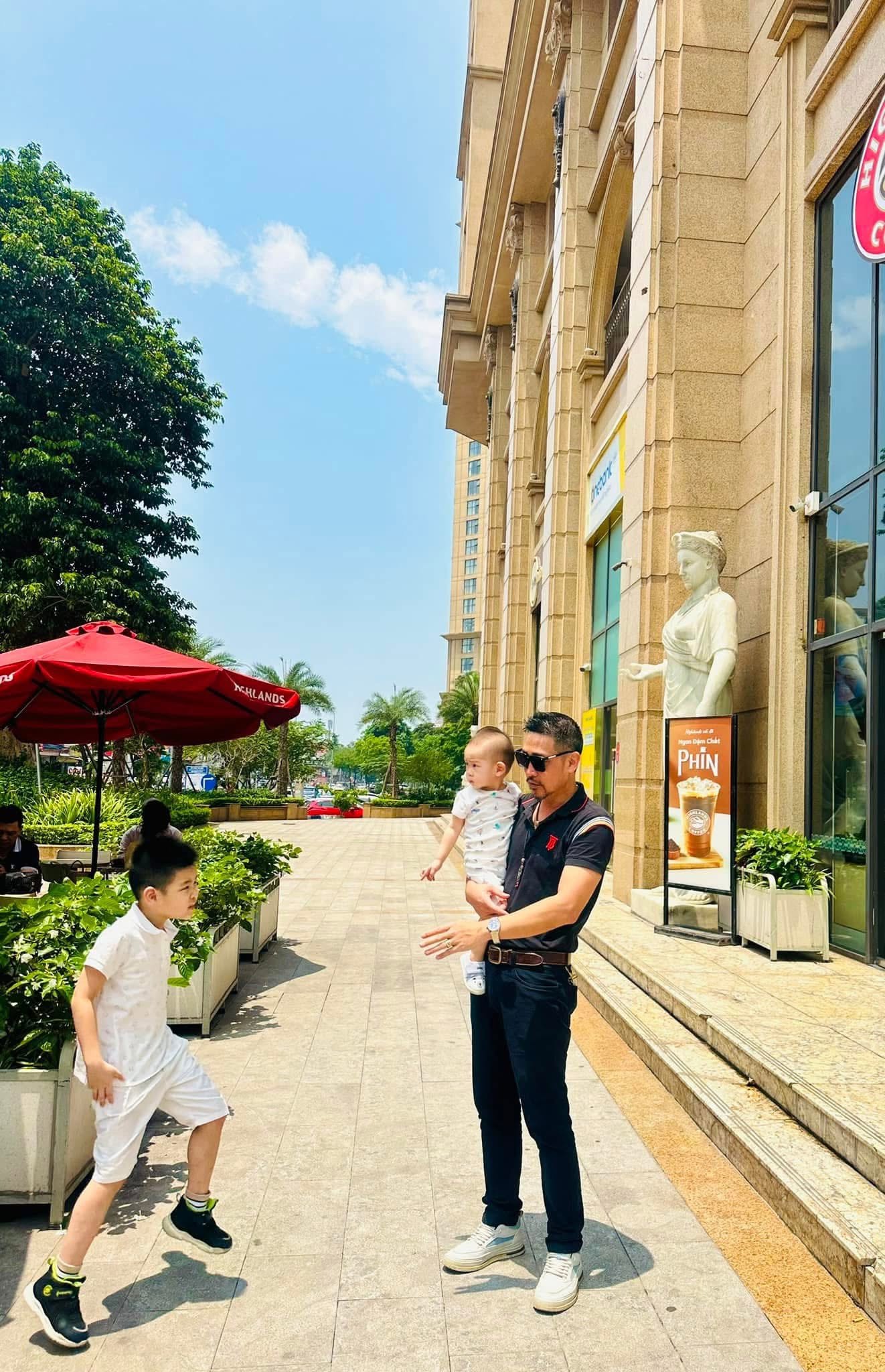 Ông trùm ma túy trên phim giờ vàng VTV, ngoài đời thực là trung tá công an: Cưới vợ đẹp làm sếp ngân hàng, sinh 4 con- Ảnh 7.