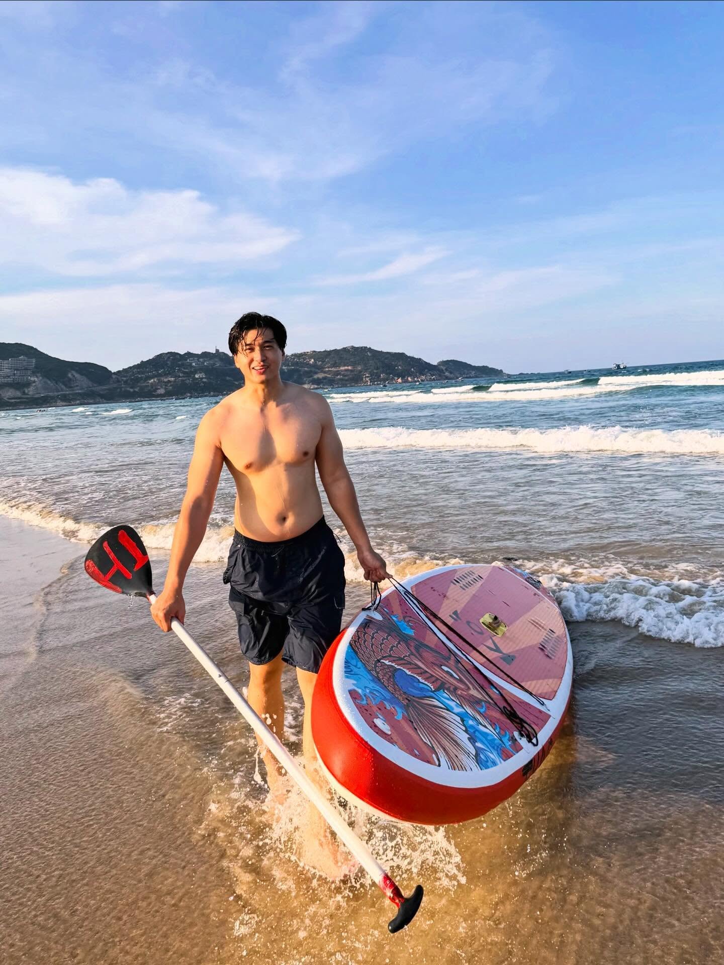 Nam thần có tên kỳ lạ nhất Vbiz, tăng vù vù 14 kg và ngoại hình hiện tại mới gây choáng- Ảnh 1.