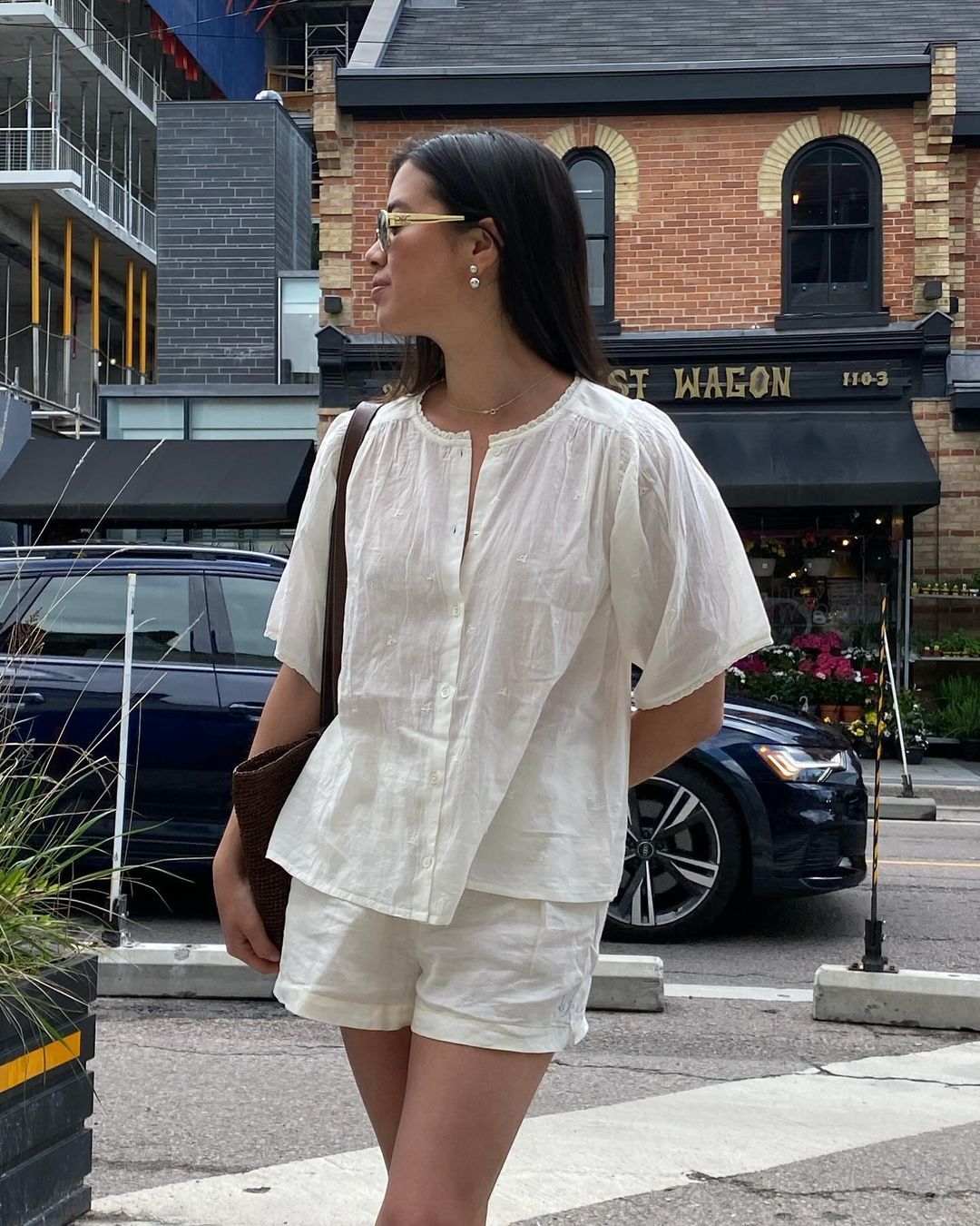 Quần shorts đang được hội “cool girl” nâng tầm: Mix đúng kiểu vừa mát vừa sang, mặc cả hè không chán- Ảnh 13.