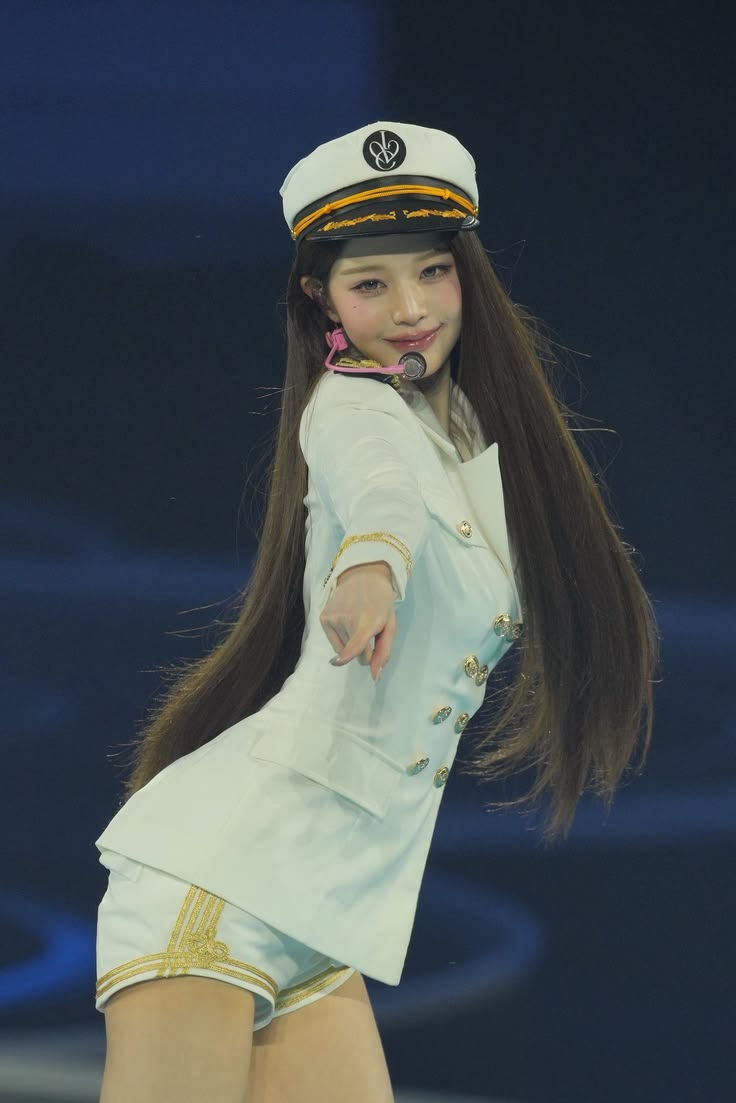 1 cái hất tóc cả triệu lượt mê, netizen tấm tắc: Gái xinh này "đến gió cũng phải ưu ái"- Ảnh 3.