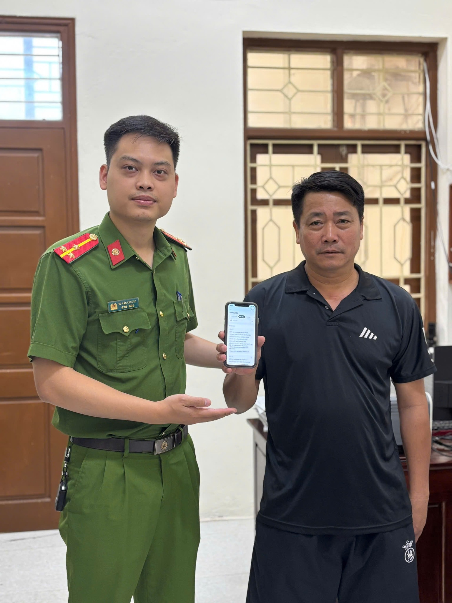 Chuyển khoản thành công 404,2 triệu đồng từ ngân hàng VietinBank sang MBBank, người đàn ông SN 1974 phải trình báo công an- Ảnh 1. Chuyển khoản thành công 404,2 triệu đồng từ ngân hàng VietinBank sang MBBank, người đàn ông SN 1974 phải trình báo công an- Ảnh 1.
