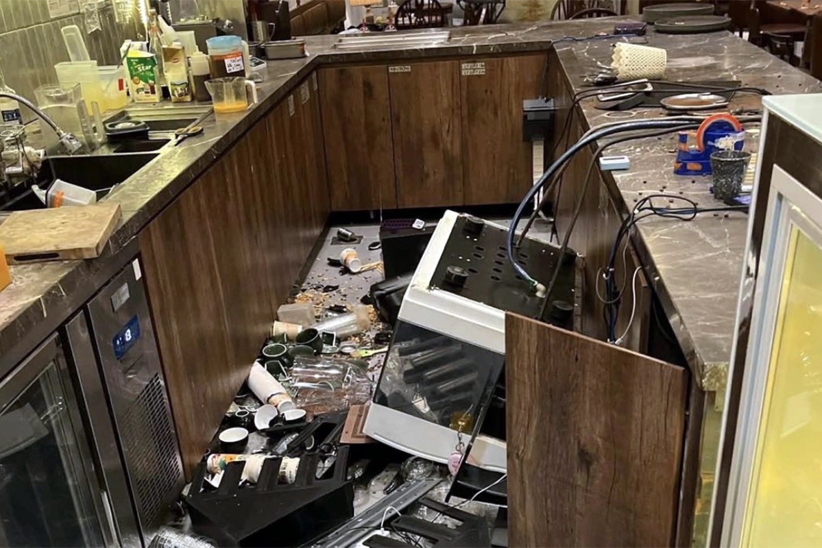 Vụ khách nước ngoài đập phá quán cà phê ở Đà Nẵng: Chủ quán xót xa tiết lộ thiệt hại- Ảnh 3.