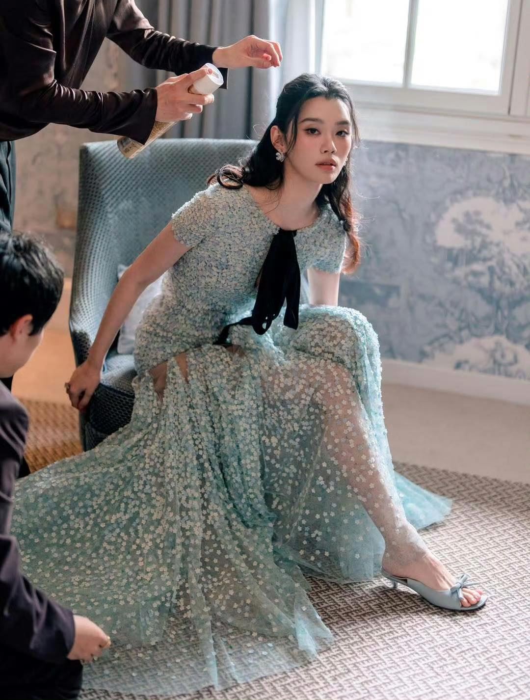 Trước giờ G đám cưới hào môn chấn động showbiz: Cô dâu "thiên thần" đeo 103 carat kim cương, nghe báo giá 180 tỷ ai nấy đều choáng váng- Ảnh 1.