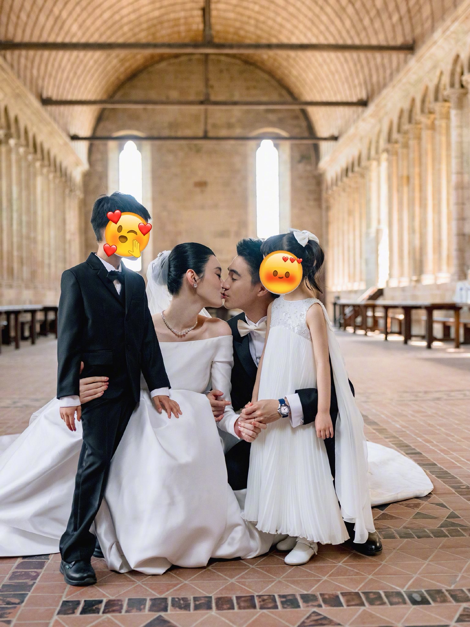 Hôn lễ xa hoa của thiếu gia và nàng 