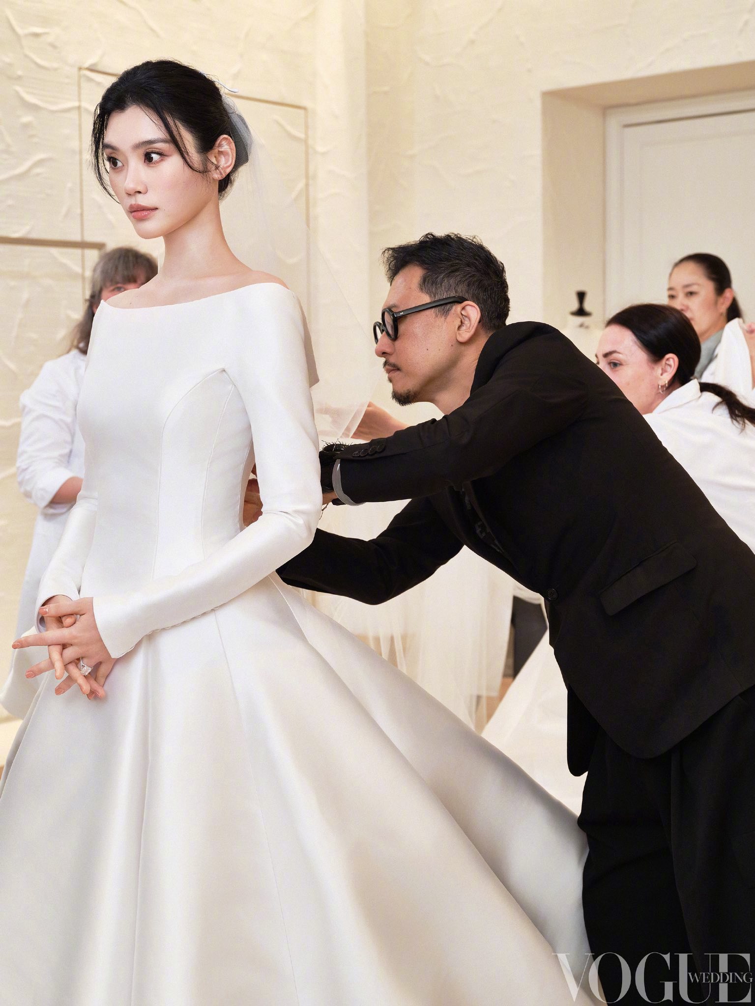 Đám cưới thượng lưu 1.000 tỷ hot nhất showbiz hôm nay bị 