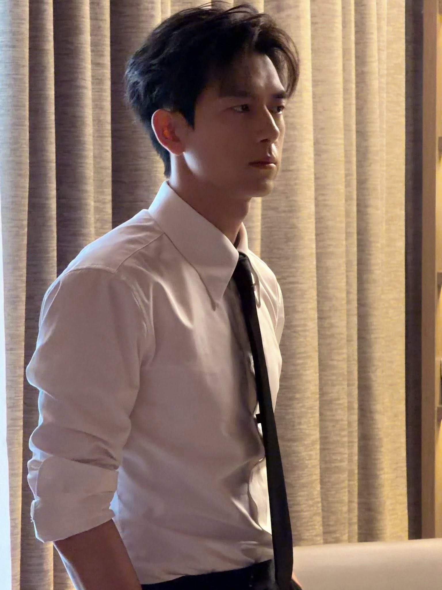 Không nhận ra bạn trai tin đồn của Lưu Diệc Phi, nam thần từng "khắc chế" Lee Min Ho mất sạch vẻ tổng tài- Ảnh 11.