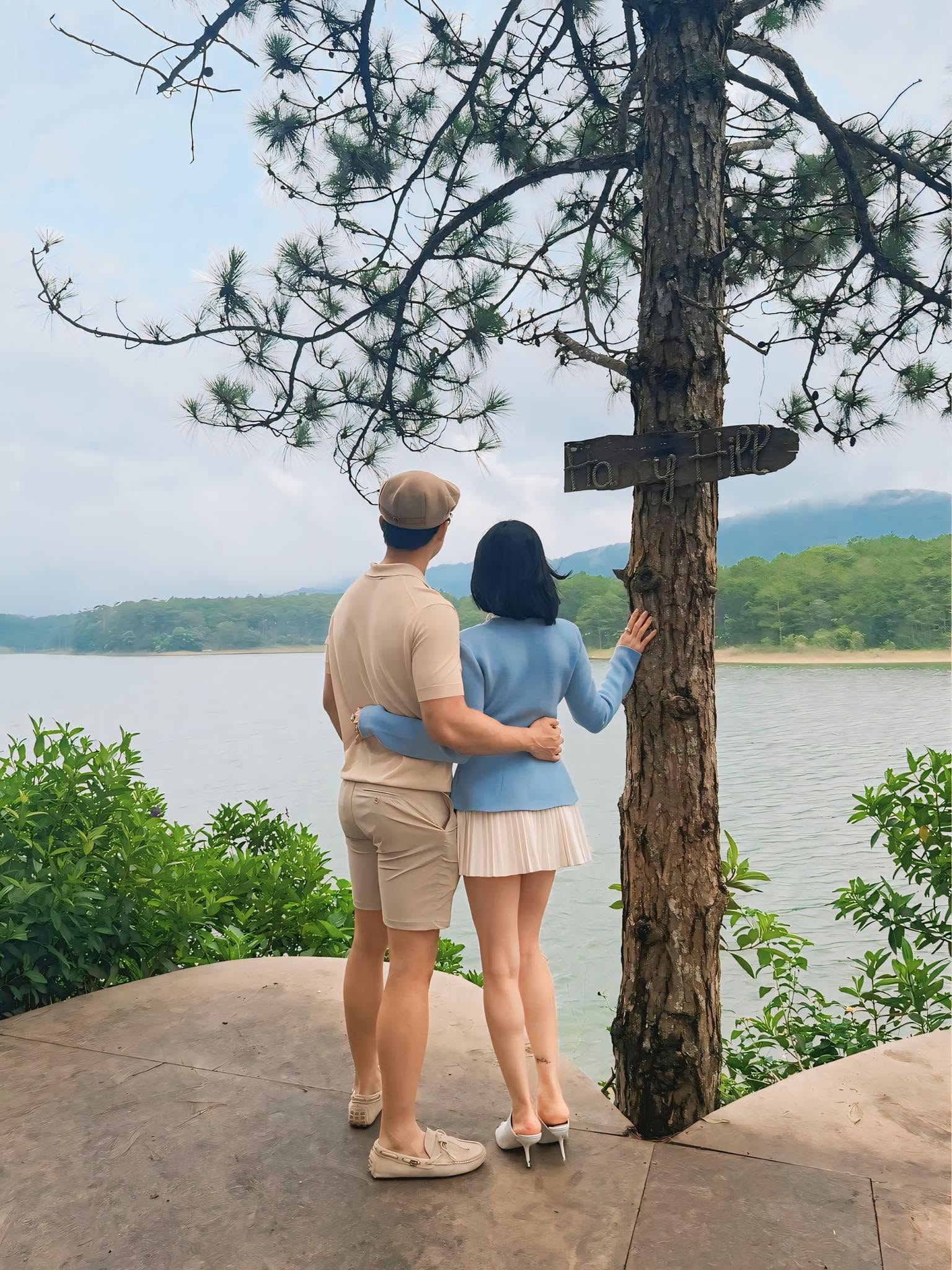 Phản ứng của Lệ Quyên khi bị nói đứng bên bạn trai như cô cháu- Ảnh 1.