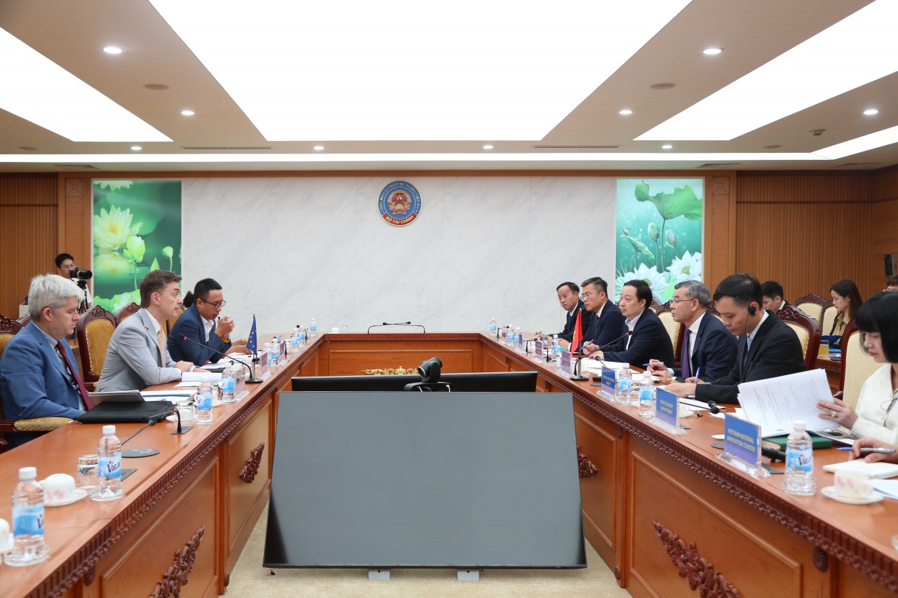 Bộ trưởng Ngô Văn Tuấn tiếp Đại sứ, Trưởng phái đoàn EU tại Việt Nam Julien Guerrier