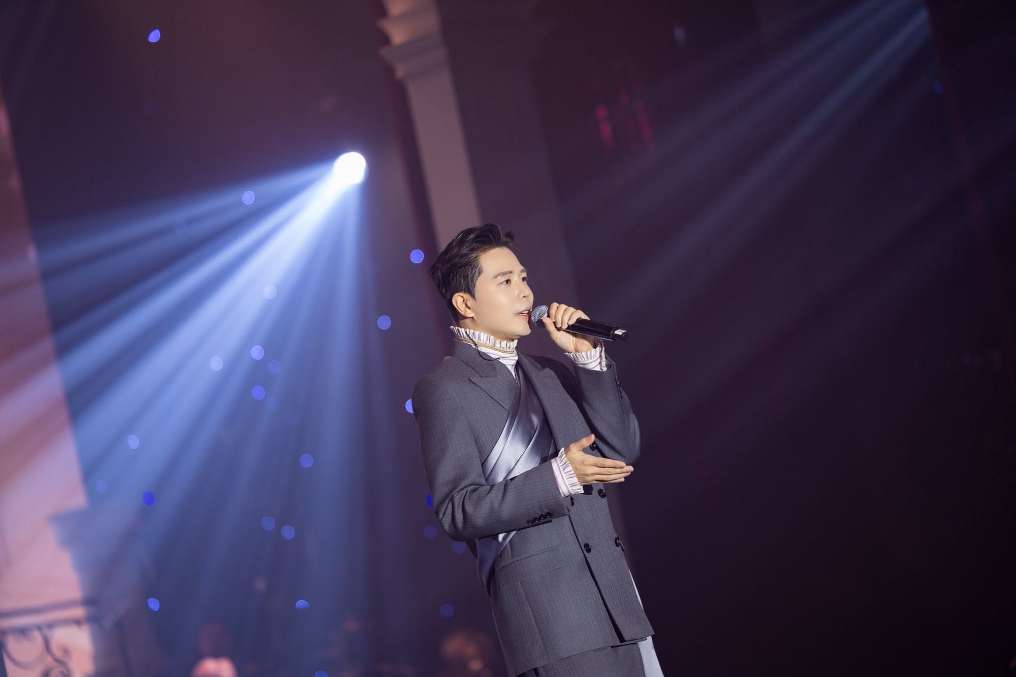 Trịnh Thăng Bình lộ ảnh như thử đồ cưới, dân mạng lập tức réo tên Thanh Thủy- Ảnh 3.