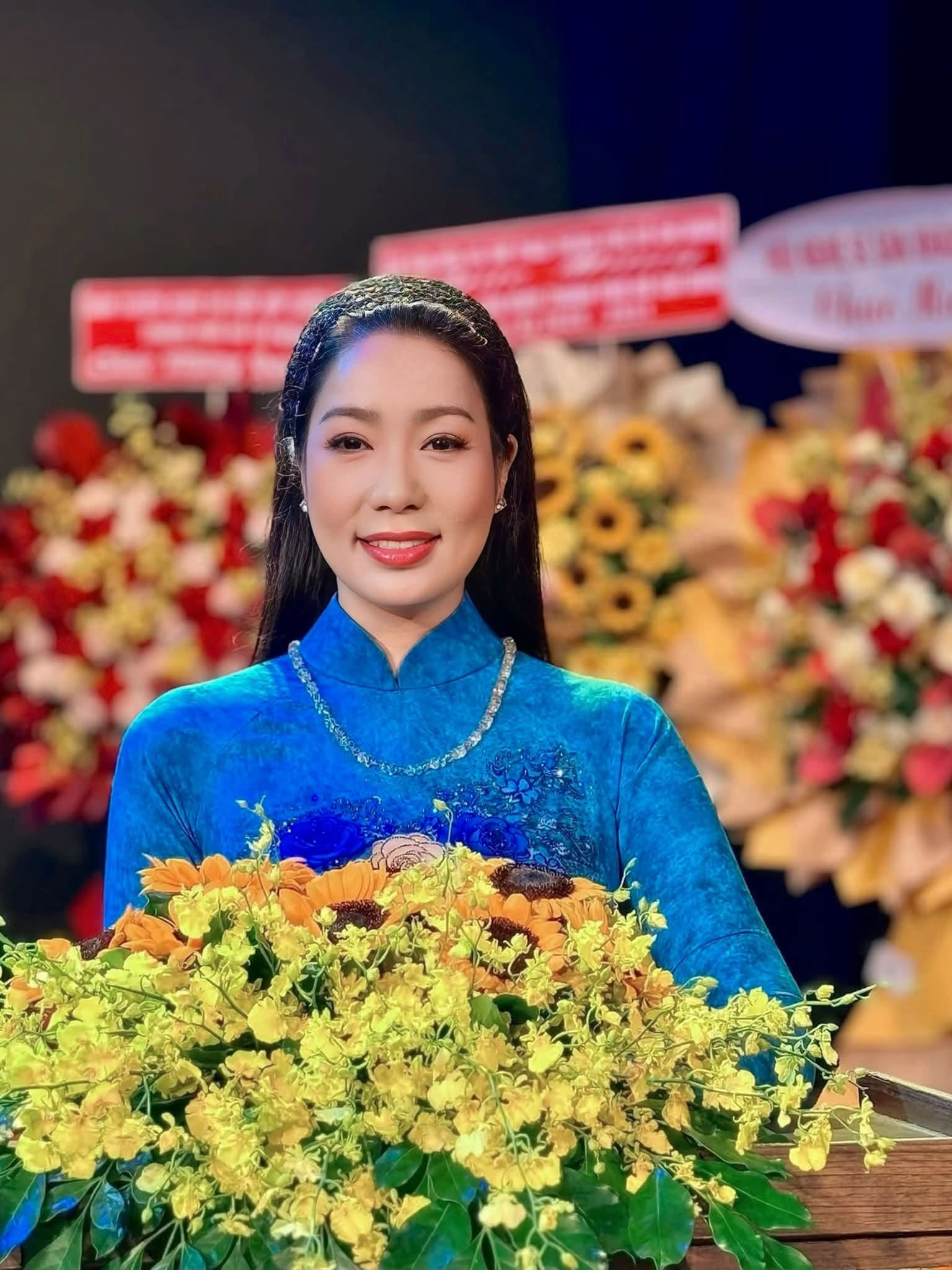 Nhan sắc nữ NSND vừa lên chức chủ tịch, được đại gia yêu say đắm suốt 25 năm- Ảnh 1.