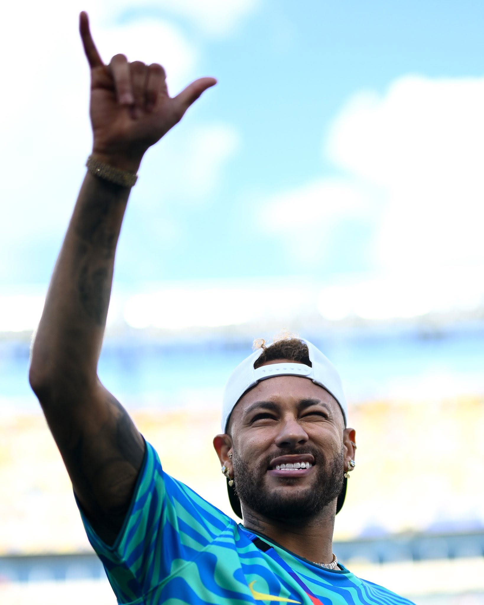 Neymar bị hàng trăm ống kinh "pressing"- Ảnh 2. Neymar bị hàng trăm ống kinh "pressing"- Ảnh 2.