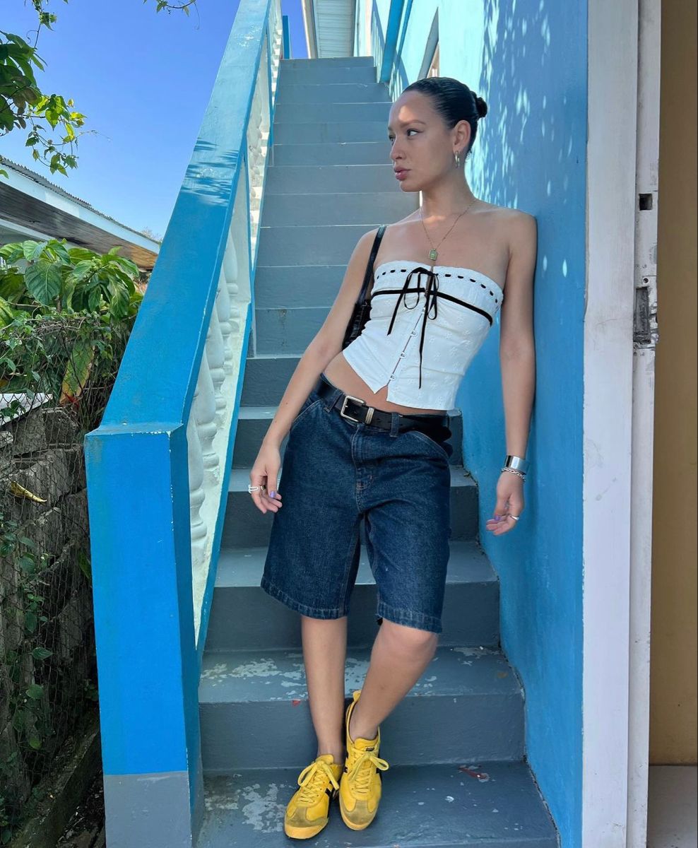 Quần shorts đang được hội “cool girl” nâng tầm: Mix đúng kiểu vừa mát vừa sang, mặc cả hè không chán- Ảnh 9.