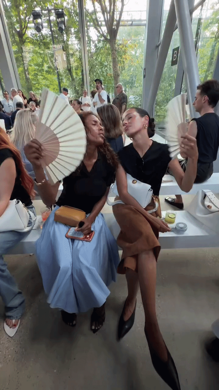 "Chảo lửa" Paris nóng 40 độ nhưng dàn khách mời vẫn thời trang chấp thời tiết, ai nhìn cũng muốn đổ mồ hôi hộ- Ảnh 13.