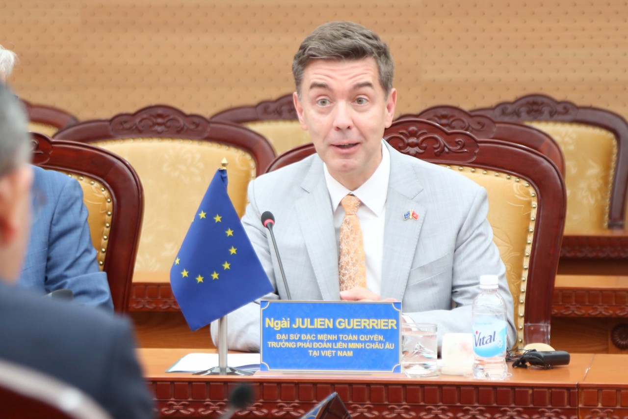 Bộ trưởng Ngô Văn Tuấn tiếp Đại sứ, Trưởng phái đoàn EU tại Việt Nam Julien Guerrier