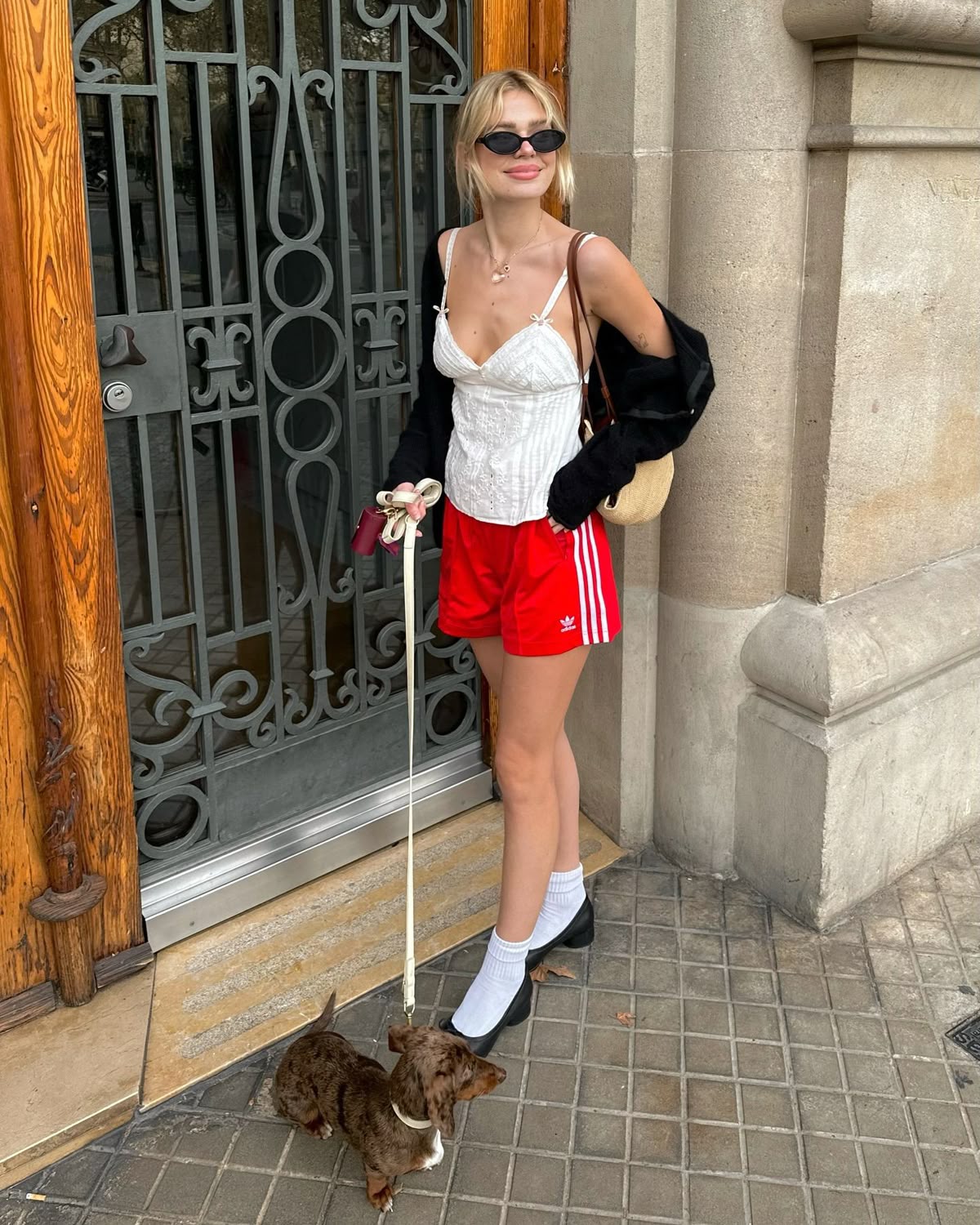 Quần shorts đang được hội “cool girl” nâng tầm: Mix đúng kiểu vừa mát vừa sang, mặc cả hè không chán- Ảnh 20.