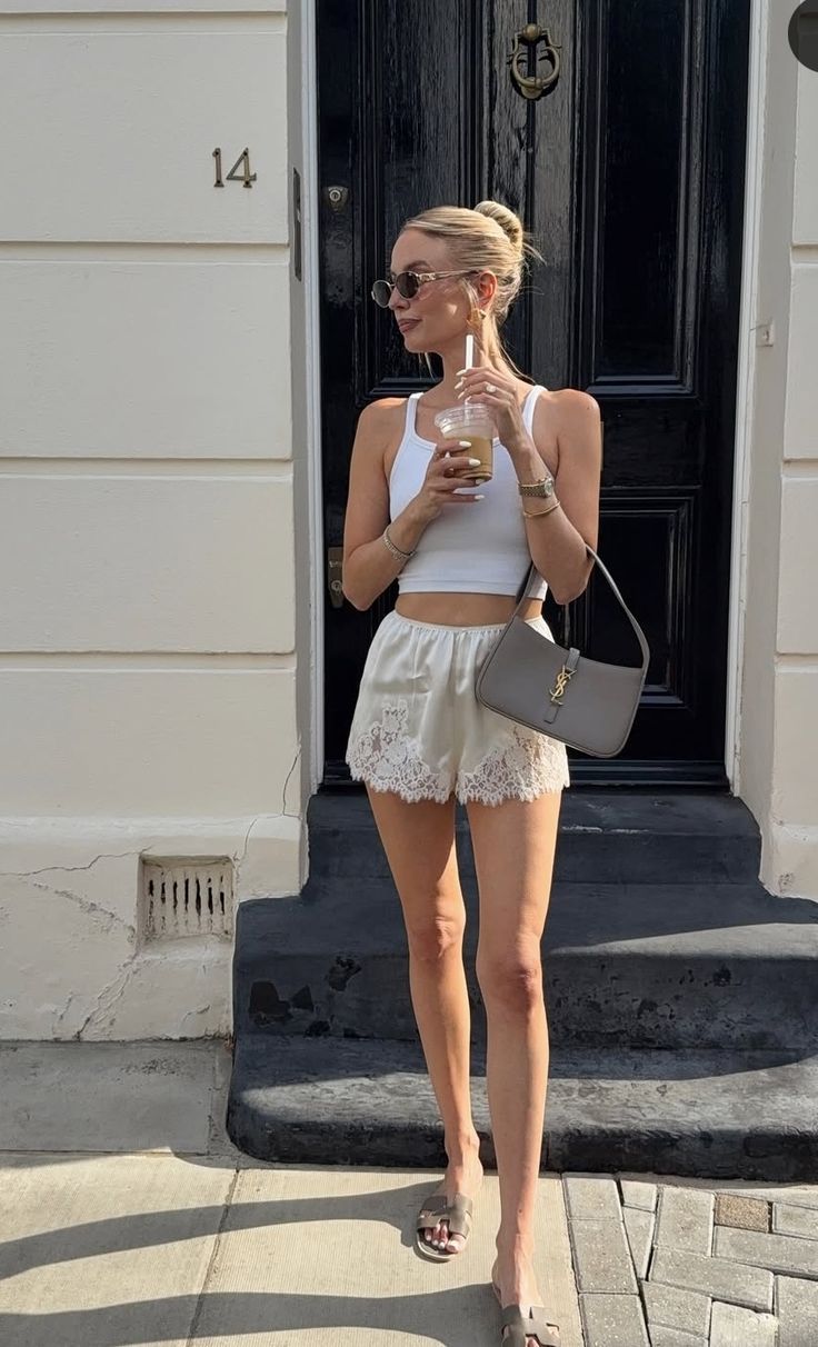 Quần shorts đang được hội “cool girl” nâng tầm: Mix đúng kiểu vừa mát vừa sang, mặc cả hè không chán- Ảnh 1.