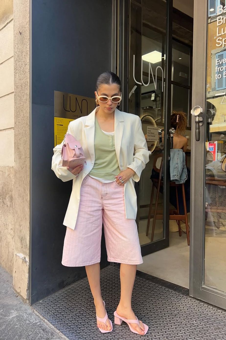 Quần shorts đang được hội “cool girl” nâng tầm: Mix đúng kiểu vừa mát vừa sang, mặc cả hè không chán- Ảnh 10.