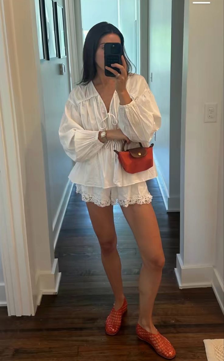Quần shorts đang được hội “cool girl” nâng tầm: Mix đúng kiểu vừa mát vừa sang, mặc cả hè không chán- Ảnh 15.