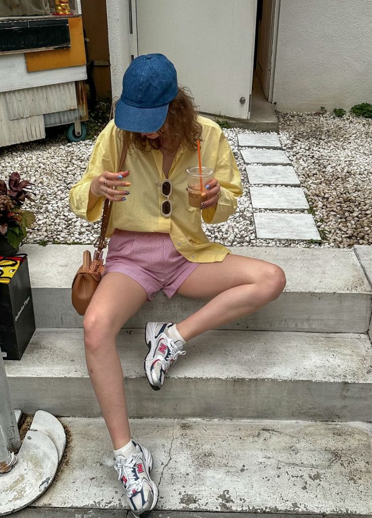 Quần shorts đang được hội “cool girl” nâng tầm: Mix đúng kiểu vừa mát vừa sang, mặc cả hè không chán- Ảnh 23.