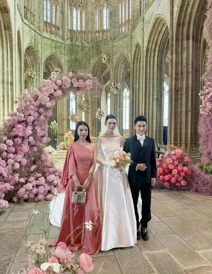 Nhìn dàn phù dâu trong hôn lễ Hề Mộng Dao và Hà Du Quân liền hiểu thế nào là "đại hội hào môn" của giới siêu giàu Châu Á - Ảnh 5.