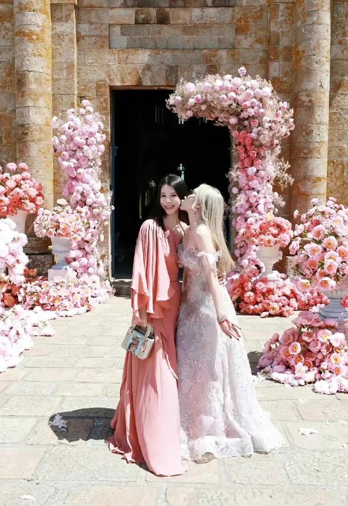 Nhìn dàn phù dâu trong hôn lễ Hề Mộng Dao và Hà Du Quân liền hiểu thế nào là "đại hội hào môn" của giới siêu giàu Châu Á - Ảnh 6.