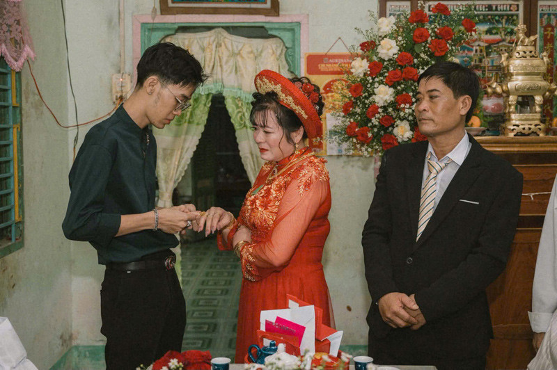 "Con xin phép gọi cô là má": Món quà cưới đặc biệt khiến cô dâu bật khóc xúc động- Ảnh 1.