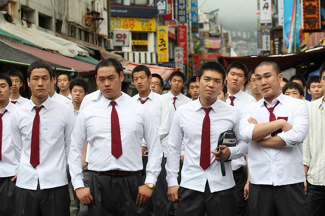 Bộ phim kỳ lạ nhất Hàn Quốc: Ra rạp chẳng ai ngó ngàng, ra đường hỏi ai cũng biết- Ảnh 6. Bộ phim kỳ lạ nhất Hàn Quốc: Ra rạp chẳng ai ngó ngàng, ra đường hỏi ai cũng biết- Ảnh 6.