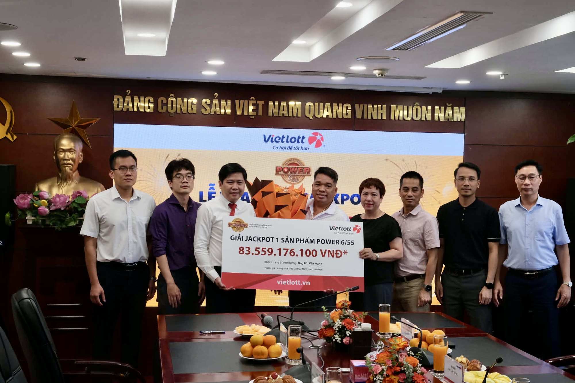 Người trúng Jackpot 83 tỷ đồng không đeo mặt nạ: 