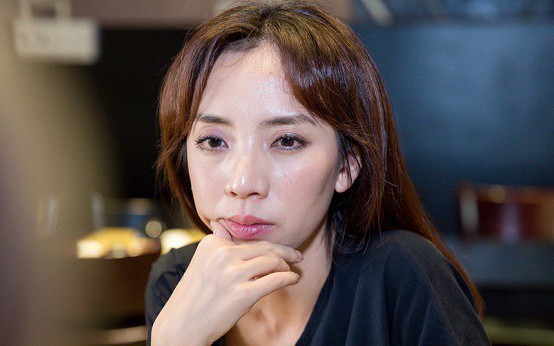 Nữ diễn viên Việt bị đuổi khỏi sân khấu vì “quá xấu”, mang danh Hoa hậu nhưng không ai công nhận bây giờ ra sao?- Ảnh 1.