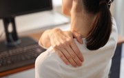 Bác sĩ bệnh viện Bạch Mai cảnh báo 4 DẤU HIỆU sớm của ung thư vòm họng: Nhiều người lầm tưởng chỉ cảm cúm thông thường - Ảnh 2.