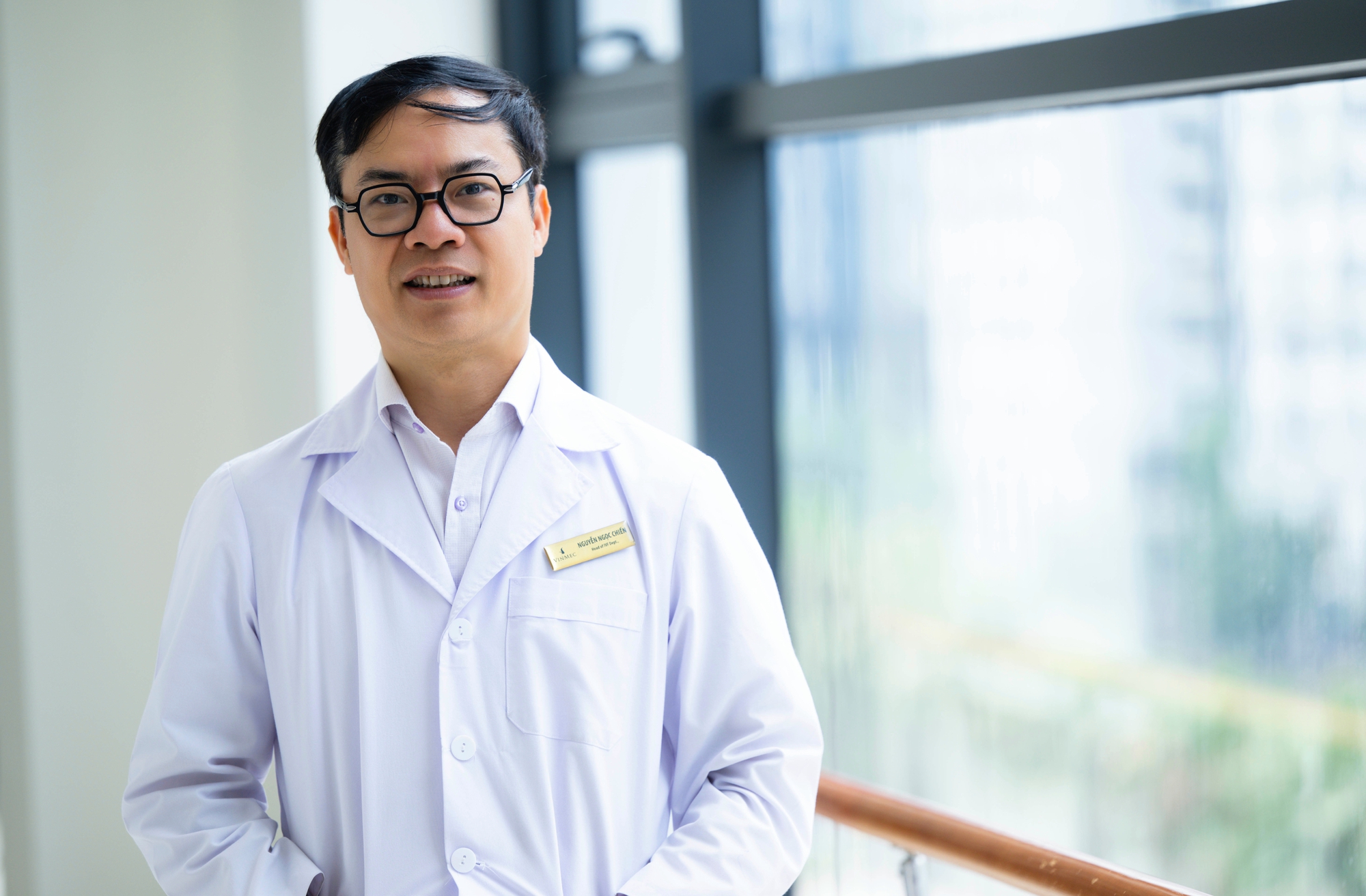 Bệnh nhân từ Anh, Nhật đưa con về Hà Nội thăm 
