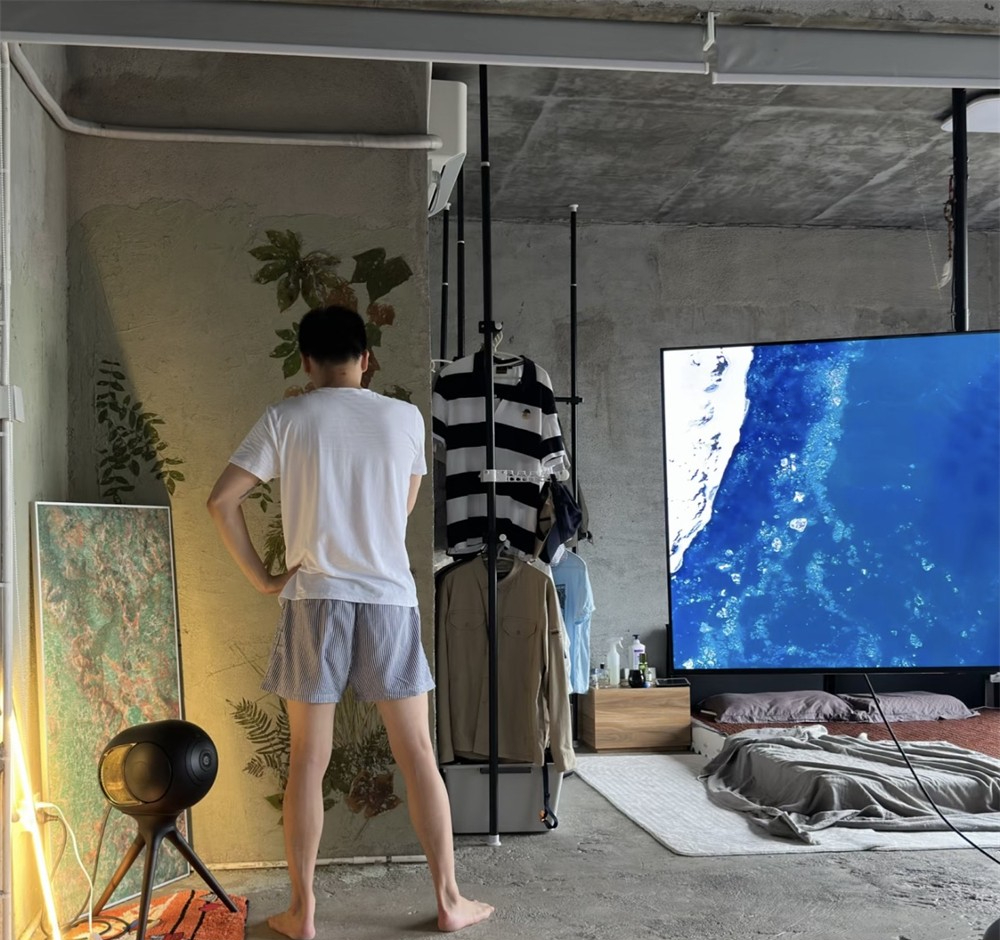 Chàng trai 9x mua nhà nhưng "lười" chi thêm tiền hoàn thiện, sống "trần trụi" giữa sàn vữa tường xi măng  - Ảnh 10.
