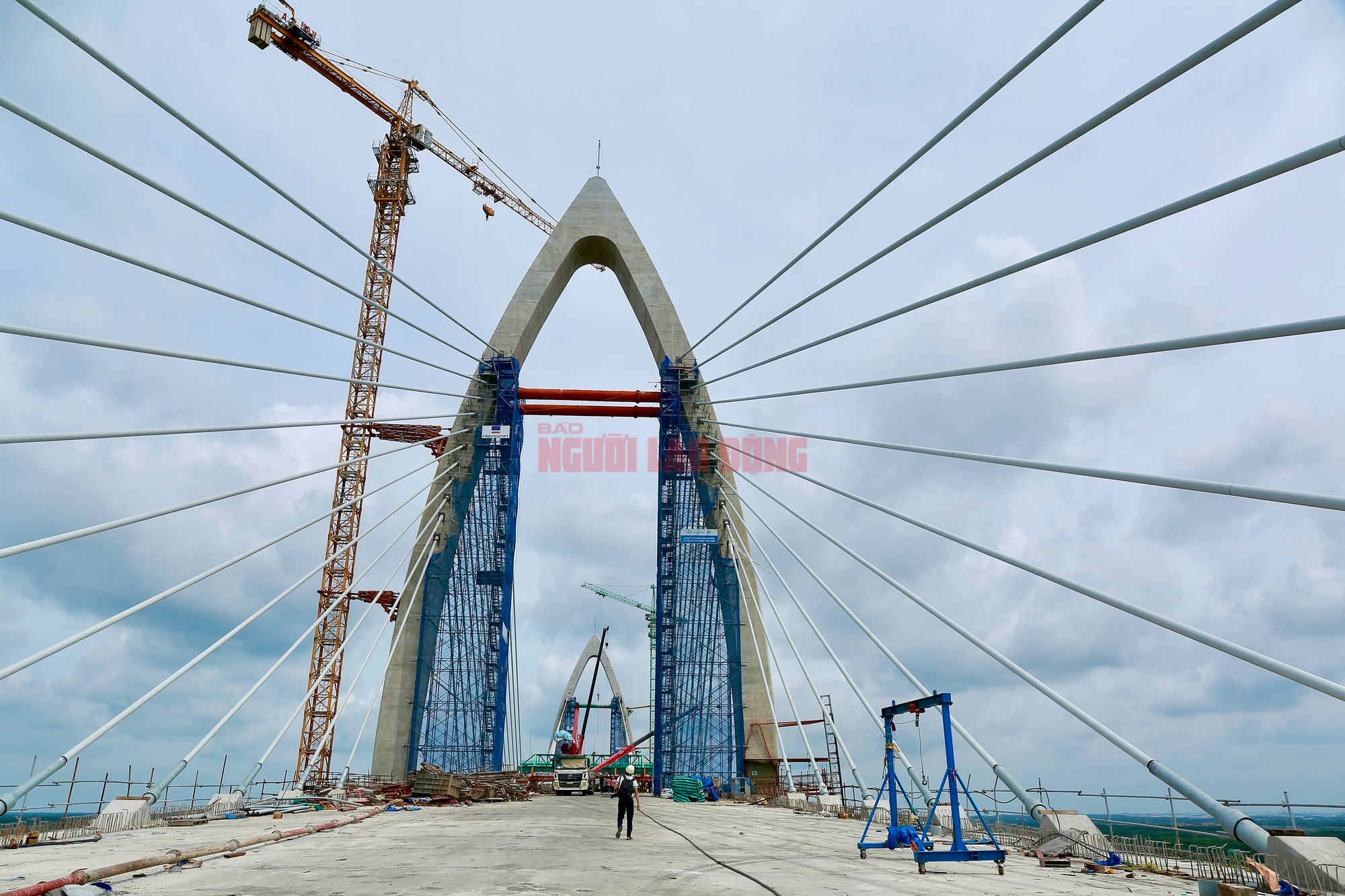 Cận cảnh cầu Phước An trước ngày hợp long- Ảnh 3.