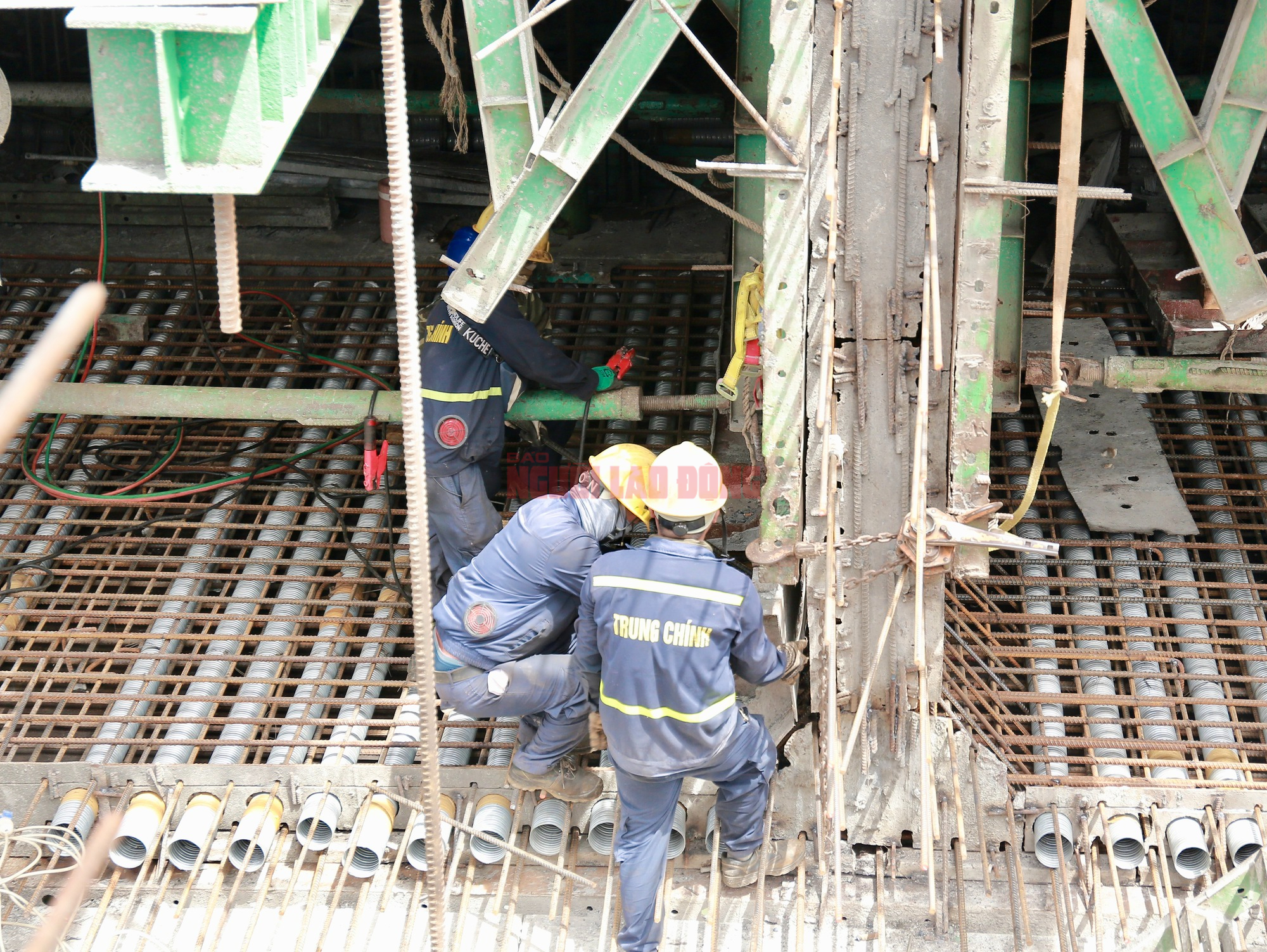 Cận cảnh cầu Phước An trước ngày hợp long- Ảnh 7.