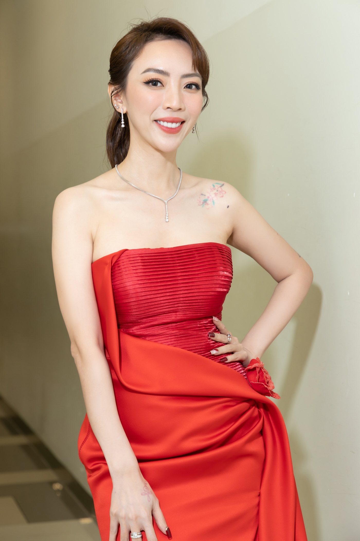 Nữ diễn viên Việt bị đuổi khỏi sân khấu vì “quá xấu”, mang danh Hoa hậu nhưng không ai công nhận bây giờ ra sao?- Ảnh 3.