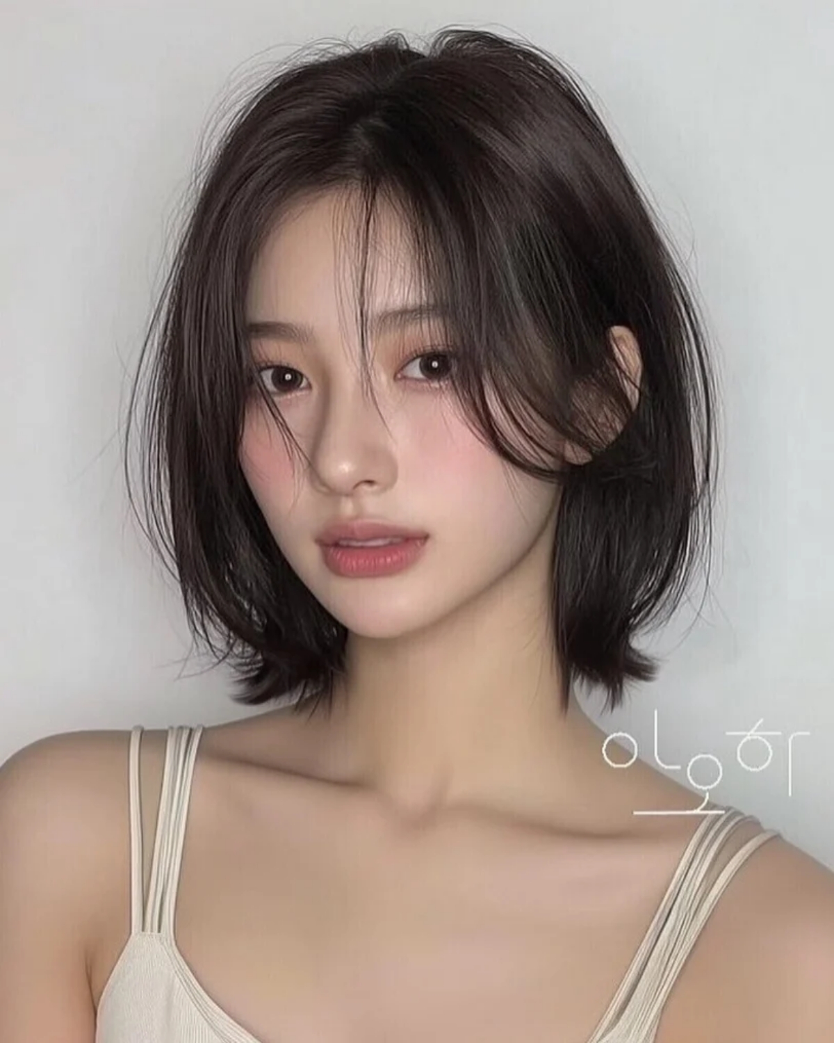 8 kiểu tóc ngắn hot nhất 2026 dễ chăm sóc, hợp từng dáng mặt, tóc xoăn tự nhiên cũng không lo xù rối - Ảnh 7.