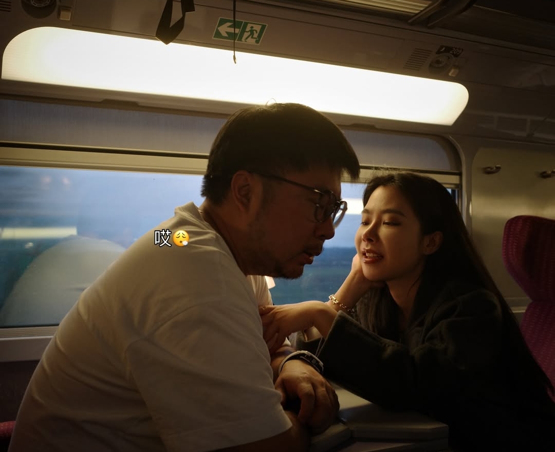 Tiếp viên hàng không đổi đời nhờ đưa khăn giấy cho hành khách lau nước mắt: 10 năm sau giàu đến mức ở resort như ở nhà - Ảnh 5.