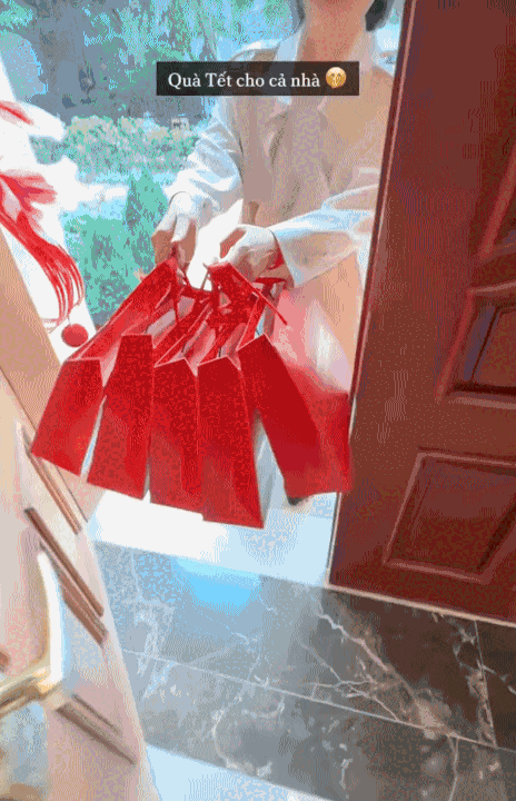 "Phú bà" 34 tuổi trẻ đẹp như gái 18: Được chồng yêu chiều, sống cuộc đời xa hoa trong dinh thự Sài thành lộng lẫy- Ảnh 10.