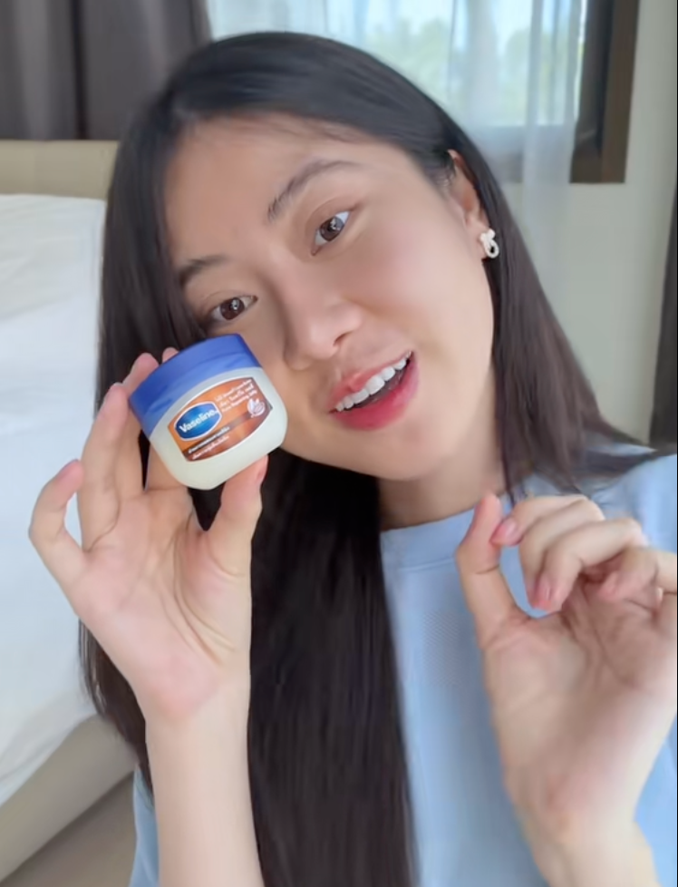Bôi thứ này lên tóc trước khi gội đầu, tóc khô xơ mấy cũng mềm mượt: Hợp từ tóc nhuộm đến uốn xoăn, làm 1 lần thấy rõ kết quả- Ảnh 9.
