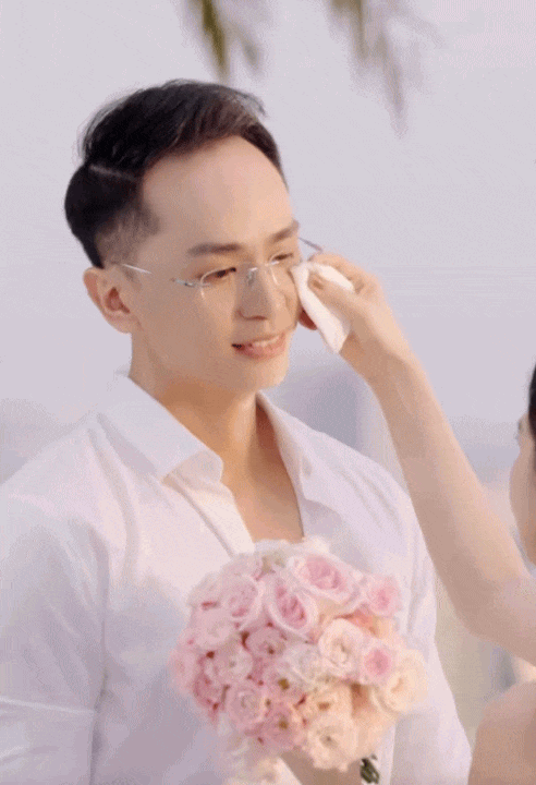 Đằng sau bộ ảnh cưới độc lạ khiến MXH rần rần: Chú rể điển trai dành cả một thập kỷ chờ cái gật đầu của "bà trùm nông sản"- Ảnh 23.