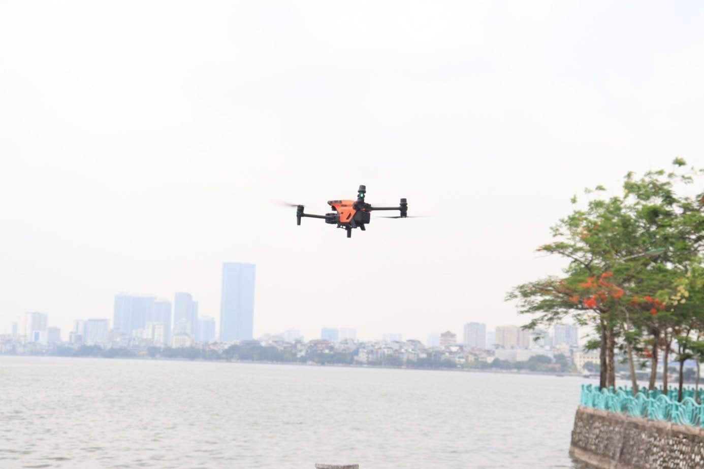 Tất cả người dân Hà Nội chú ý: Công an sử dụng UAV tuần tra trên không, công nghệ “mắt thần” nhạy cỡ nào?- Ảnh 2.