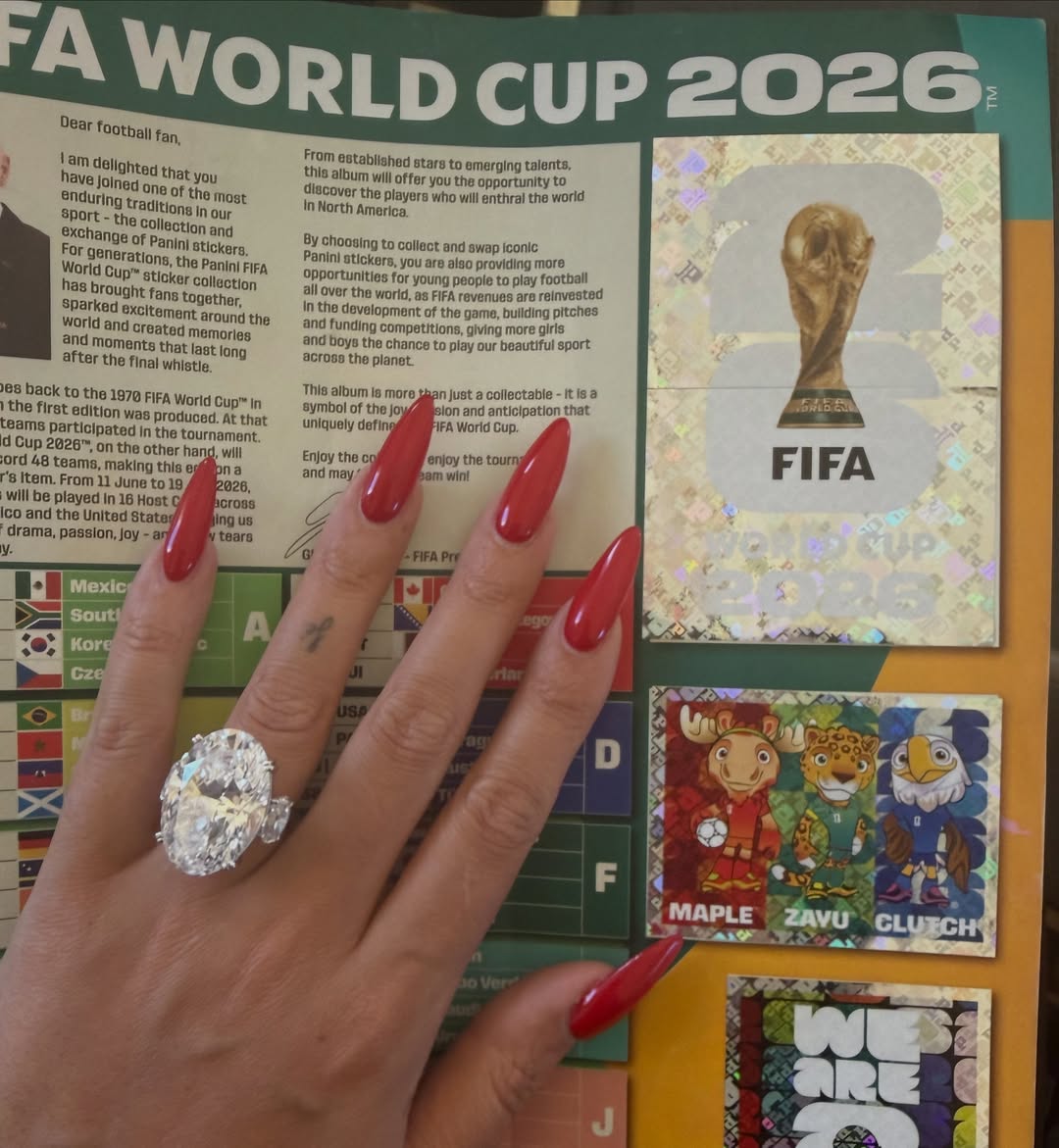 Nàng WAG Georgina diện đầm xẻ sâu nóng bỏng sang Mỹ cổ vũ Ronaldo nhưng siêu sao lại bị "tắt tiếng", bị chấm 6,3 điểm- Ảnh 4.