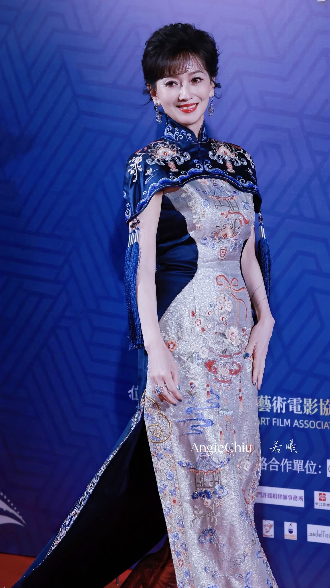 "Bạch xà" Triệu Nhã Chi U80 vẫn lưng thẳng eo thon, trẻ ngang gái 30: Có 5 thói quen chống già giúp phụ nữ trung niên đóng băng tuổi tác - Ảnh 2.