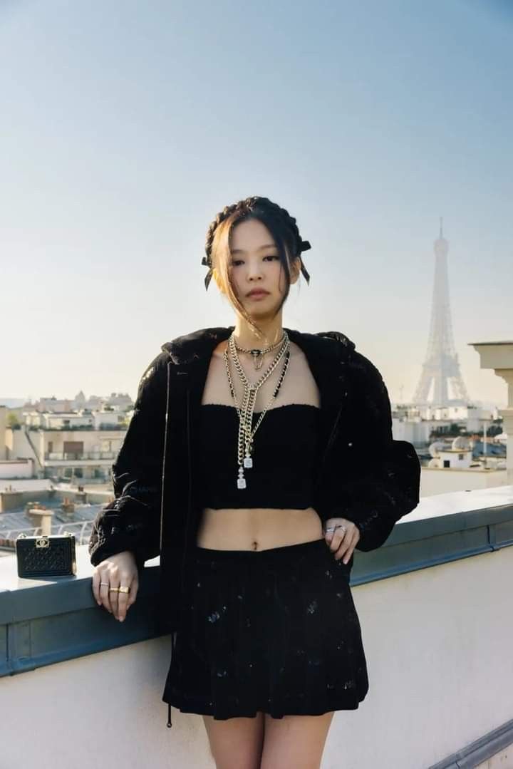 Mỹ nhân showbiz thở thôi cũng hot, mặc gì cũng tạo trend- Ảnh 3.