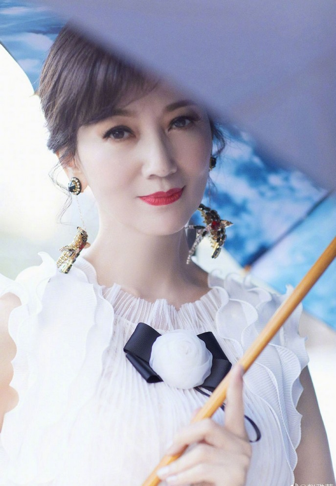 "Bạch xà" Triệu Nhã Chi U80 vẫn lưng thẳng eo thon, trẻ ngang gái 30: Có 5 thói quen chống già giúp phụ nữ trung niên đóng băng tuổi tác - Ảnh 6.