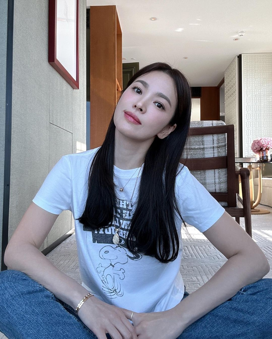 Song Hye Kyo khoe trọn làn da tuổi 45 mọng collagen dưới bể bơi đầy nắng: Chăm uống 3 loại nước "kem chống nắng tự nhiên" bảo sao chống già ngoạn mục! - Ảnh 9.