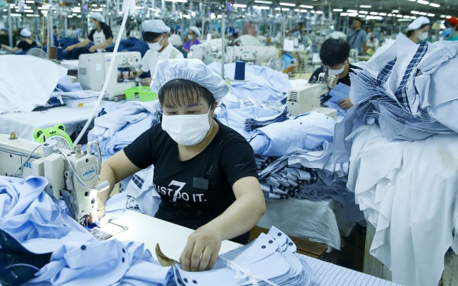 Sản xuất và gia công các mặt hàng may mặc xuất khẩu tại nhà máy may mặc Thái An Hải Hưng Hải Phòng ảnh Đức Thanh